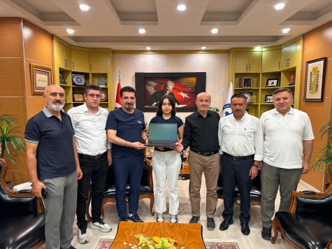 BAŞKAN KOÇ, LGS BİRİNCİSİNİ ÖDÜLLENDİRDİ