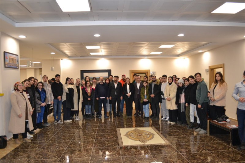 GENÇLER BAŞKAN KOÇ`U ZİYARET ETTİ