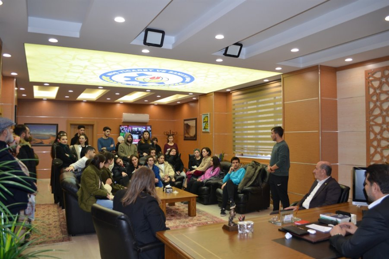GENÇLER BAŞKAN KOÇ`U ZİYARET ETTİ